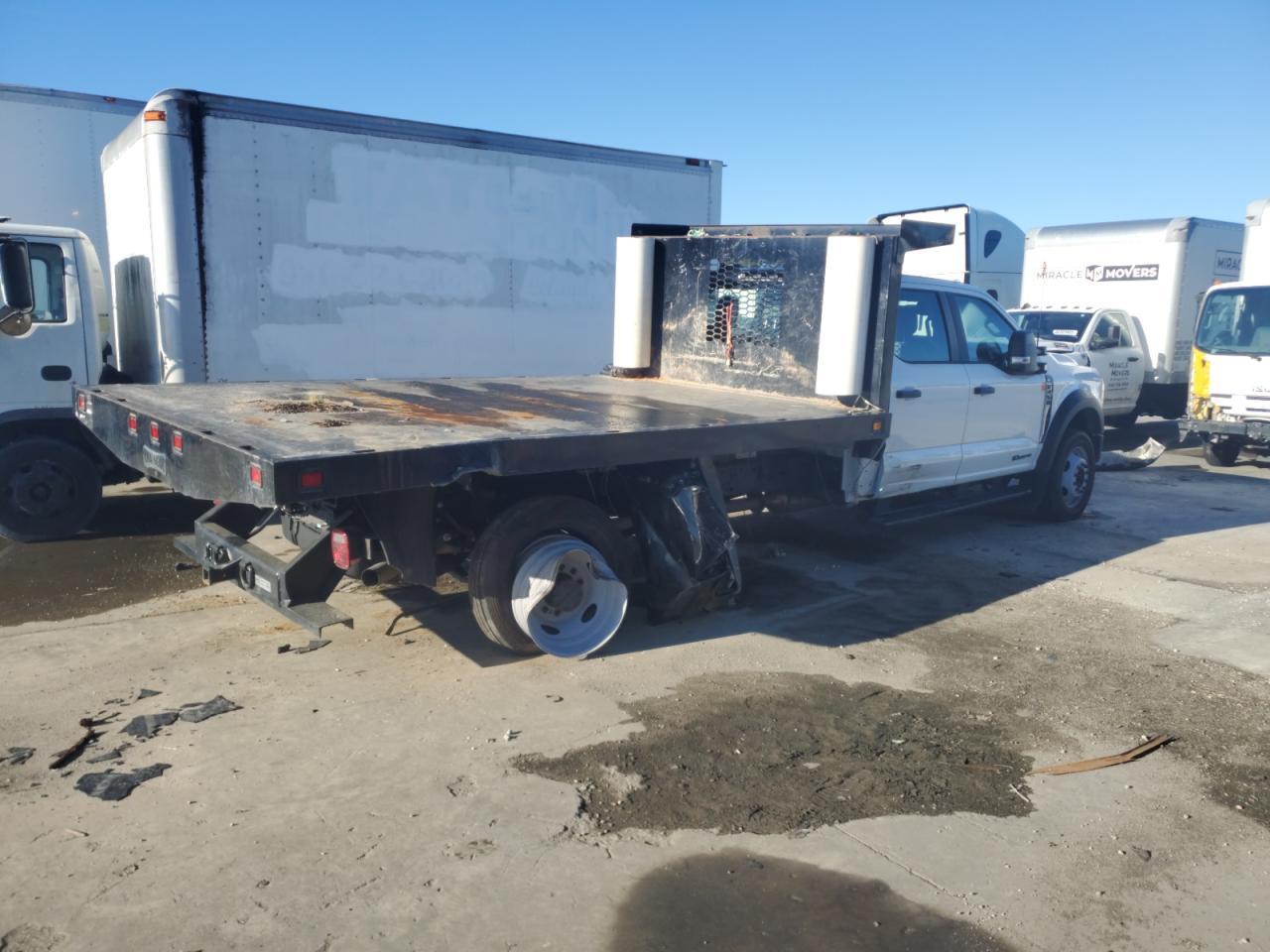 2024 Ford F450 Super Duty - Фото 3