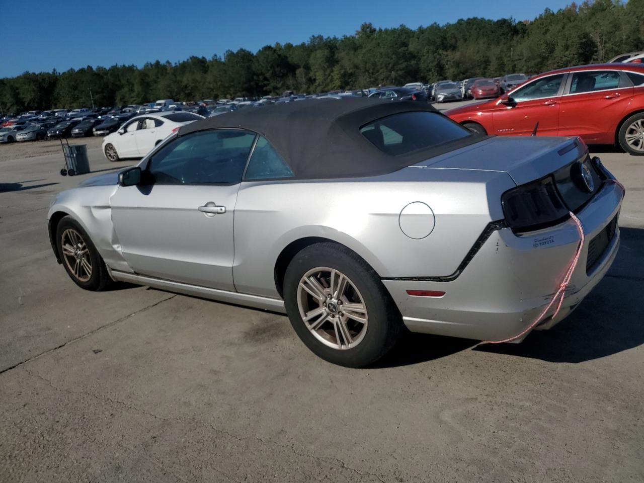 2013 Ford Mustang - Фото 2