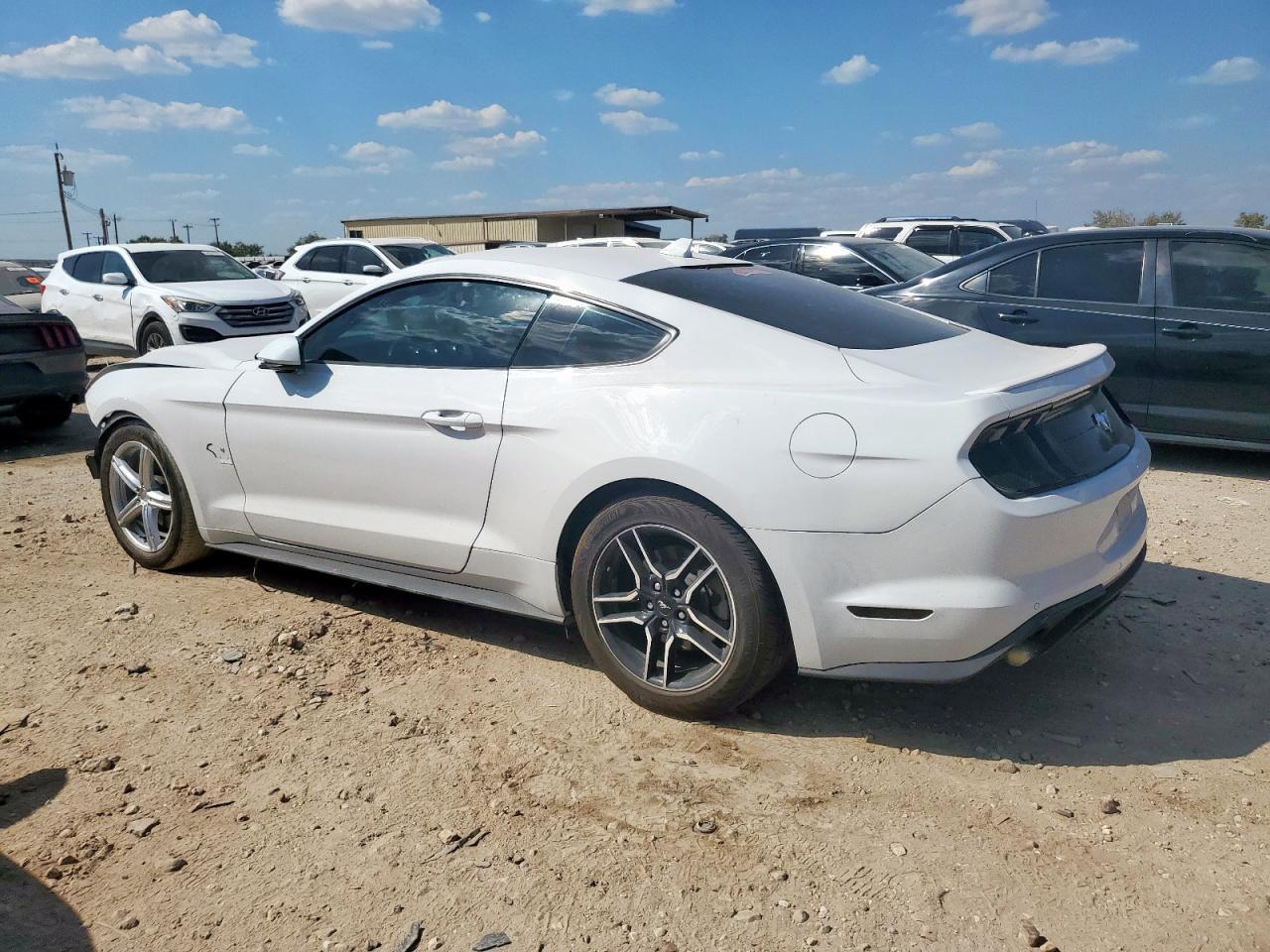 2020 Ford Mustang - Фото 2