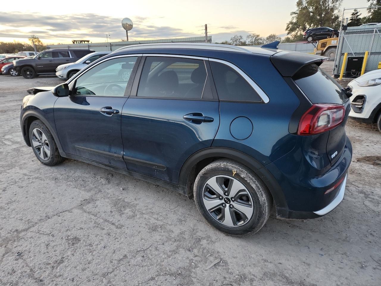 2019 Kia Niro Lx - Image 2