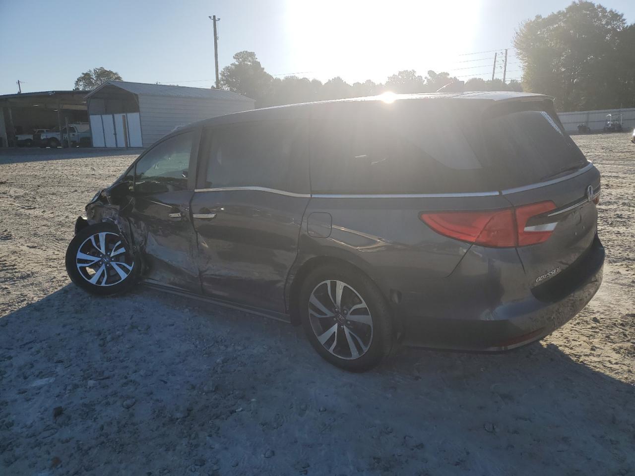 2021 Honda Odyssey Touring - Фото 2