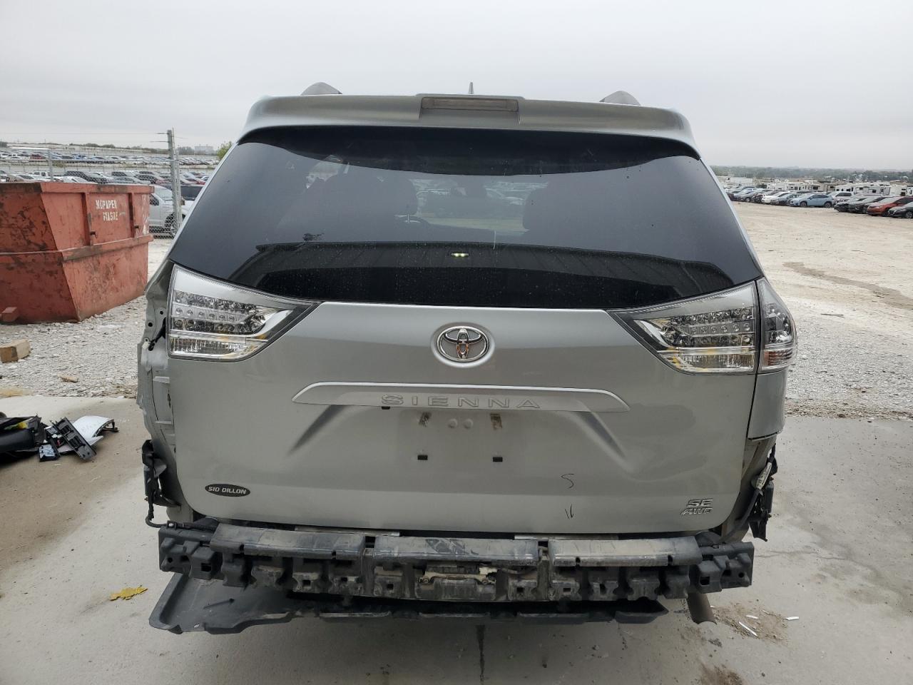 2019 Toyota Sienna Se - Image 6