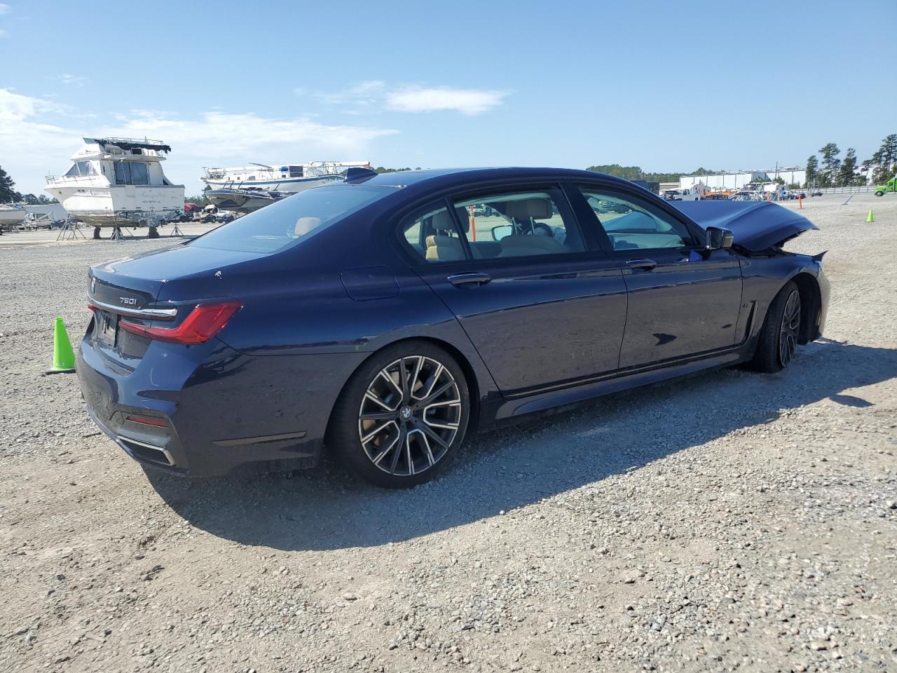2022 BMW 750 Xi - Image 3