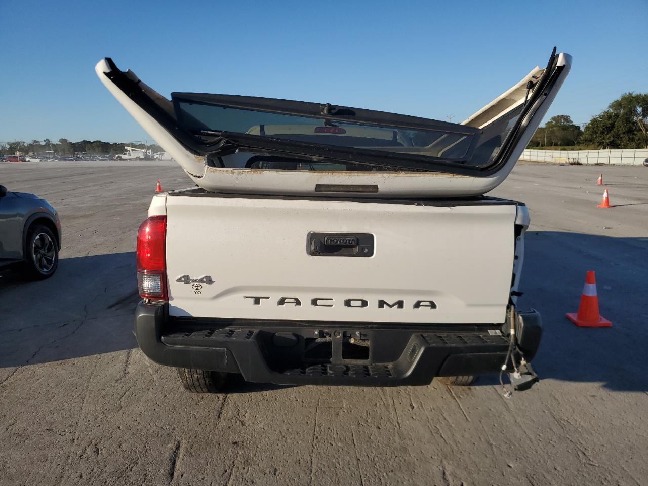 2021 Toyota Tacoma Access Cab - Image 6