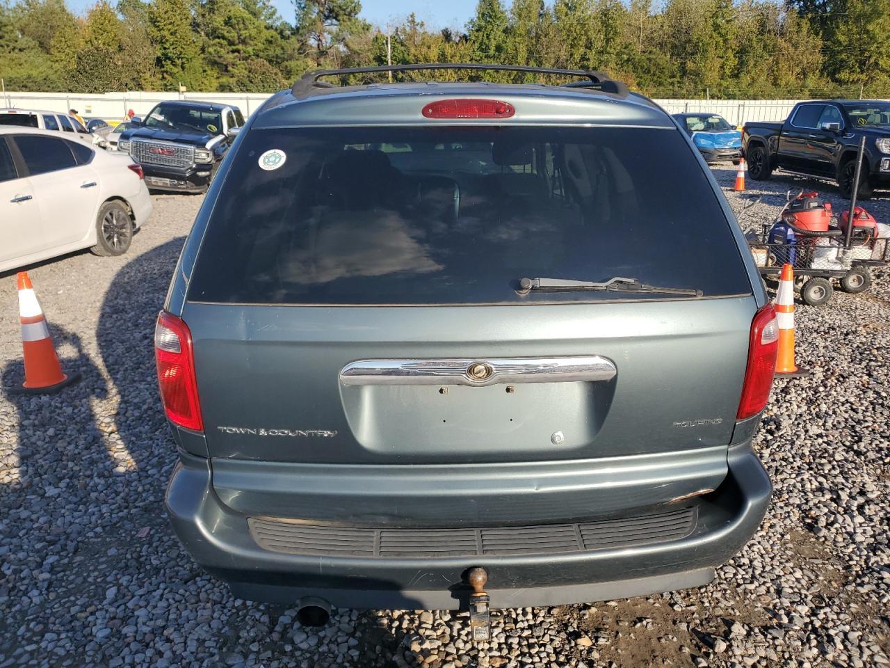 2006 Chrysler Town & Country Touring - Image 6