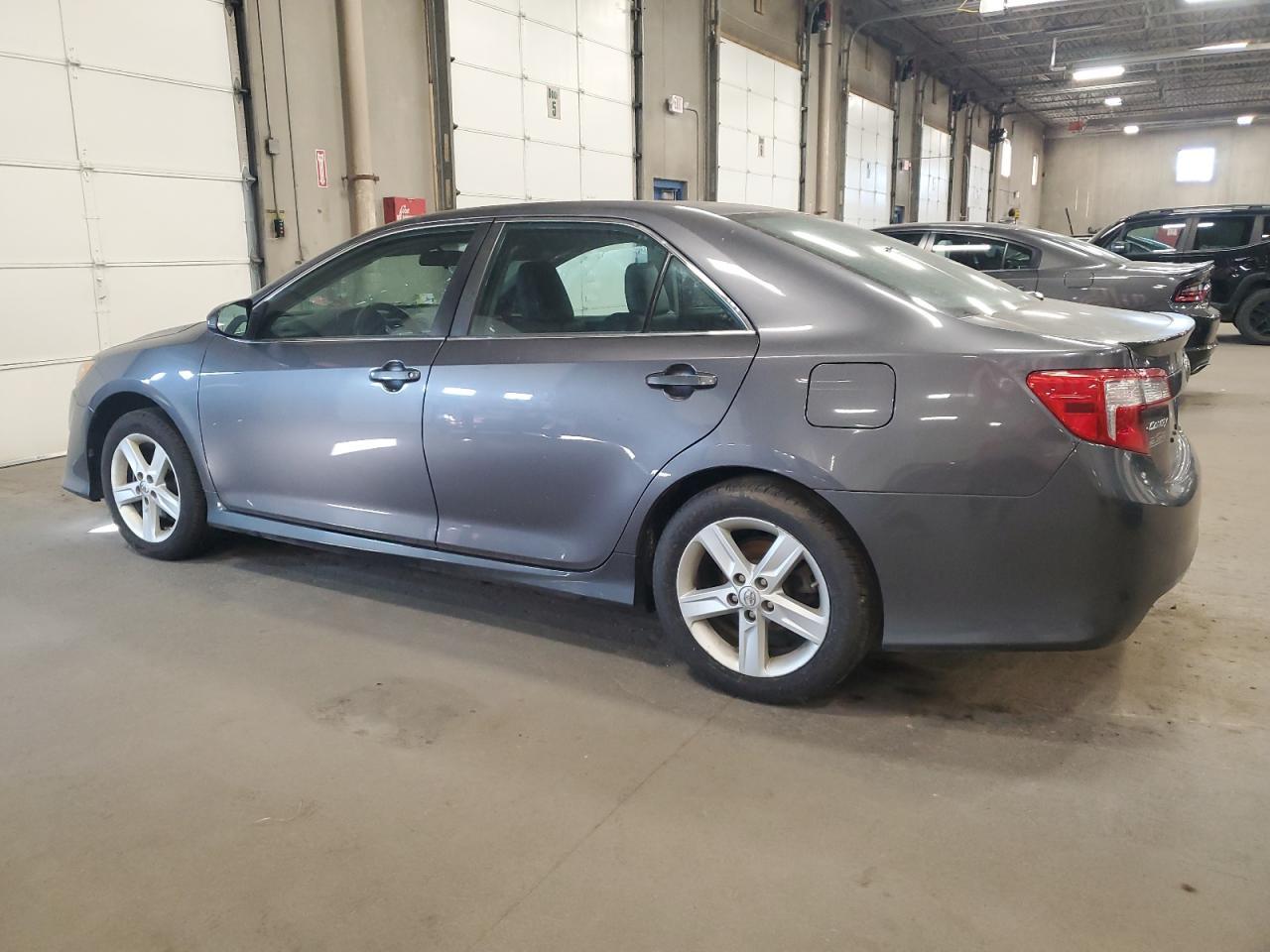 2014 Toyota Camry L - Фото 2