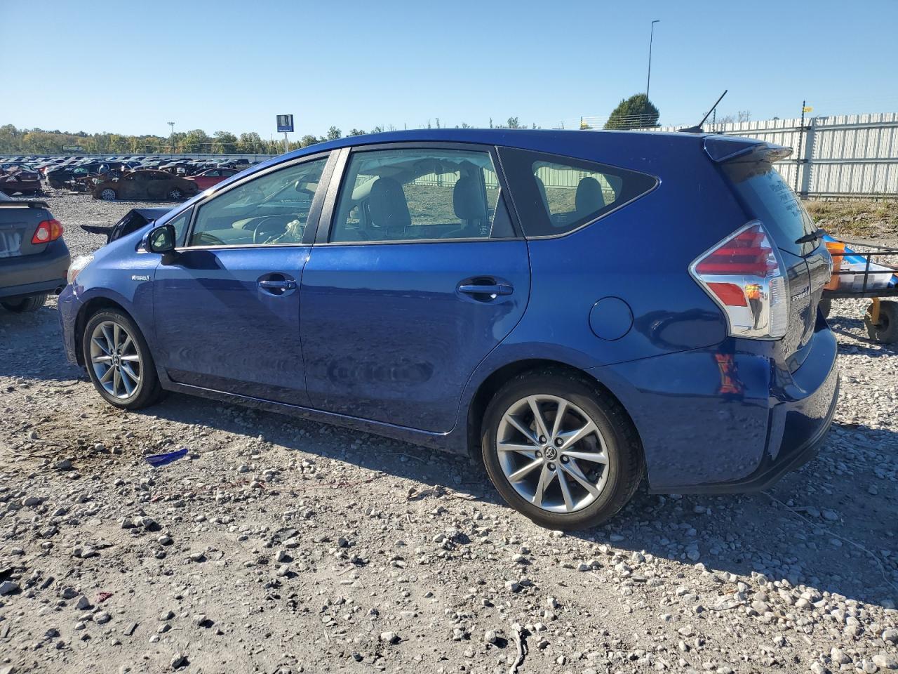 2015 Toyota Prius V - Фото 2