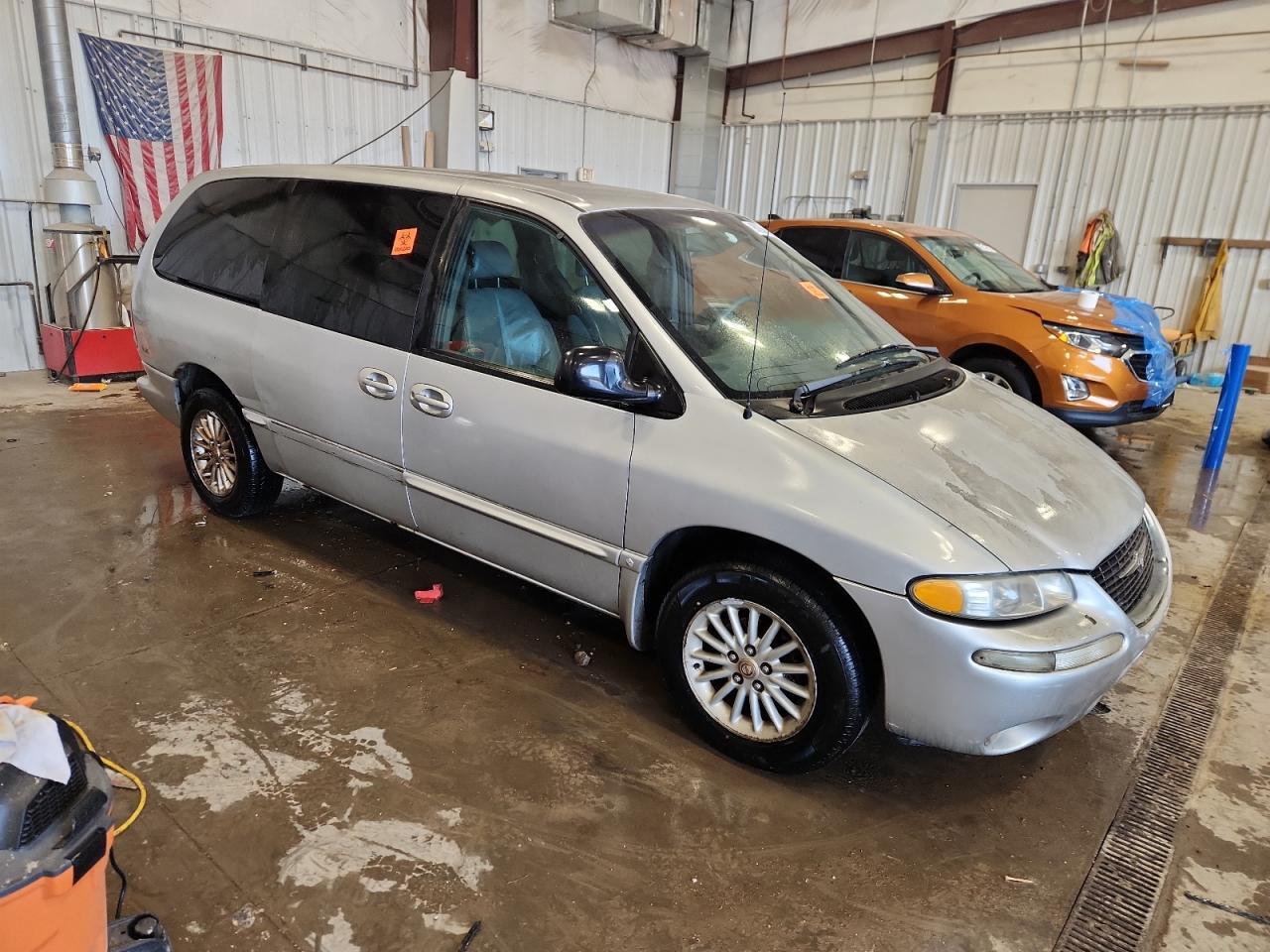 2000 Chrysler Town & Country Lx - Image 4
