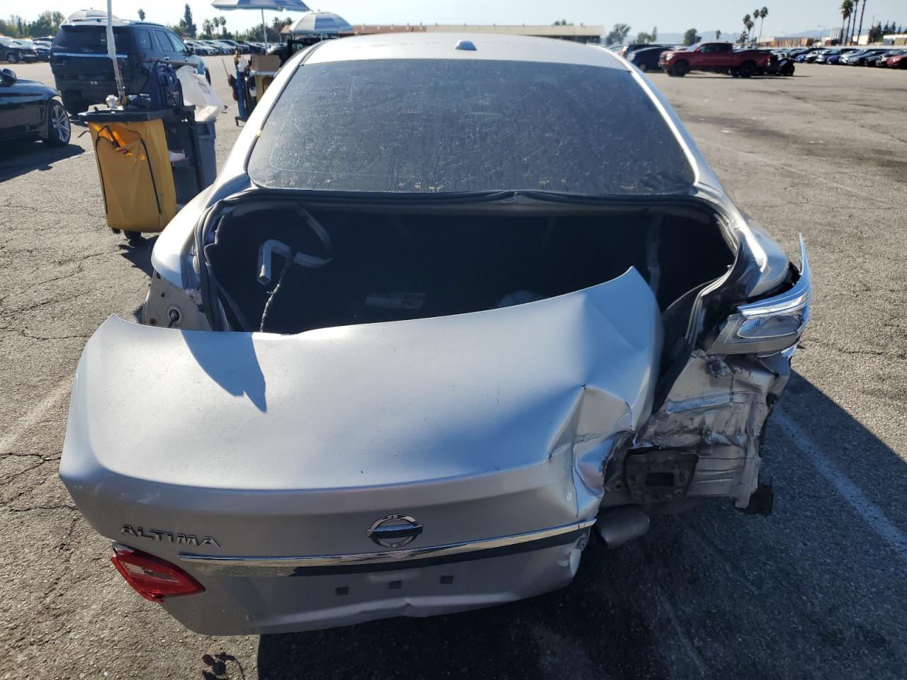 2017 Nissan Altima 2.5 - Image 6