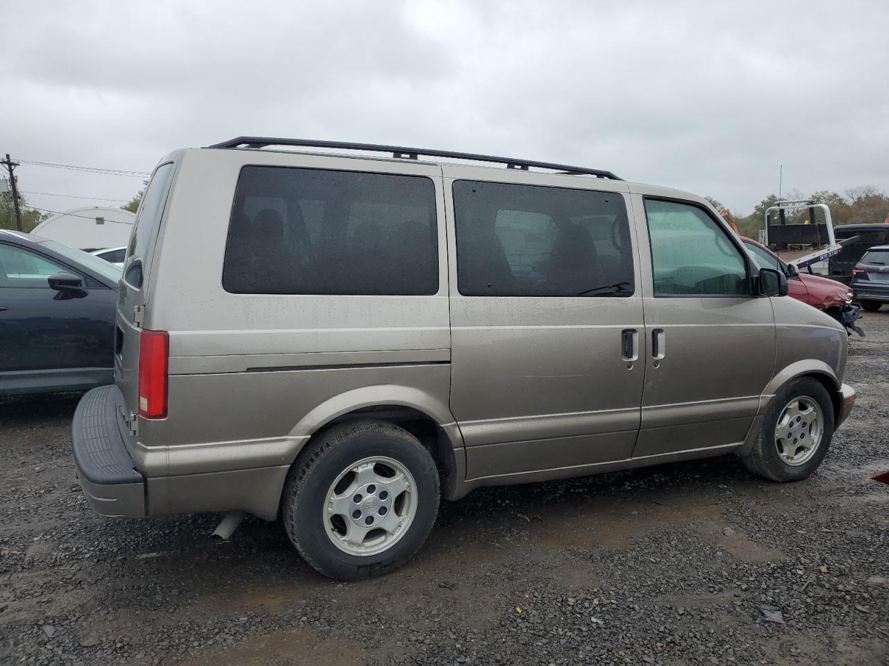 2004 Chevrolet Astro - Фото 3
