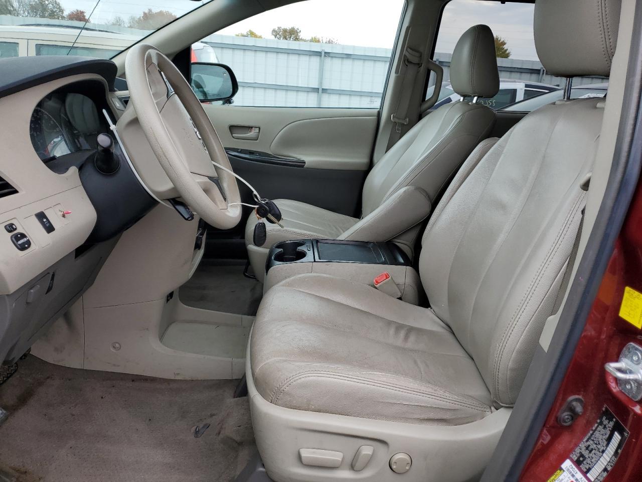 2011 Toyota Sienna Le - Image 7