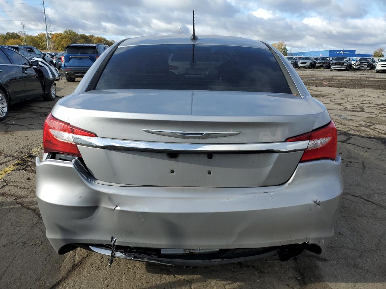 2014 Chrysler 200 Lx - Фото 6