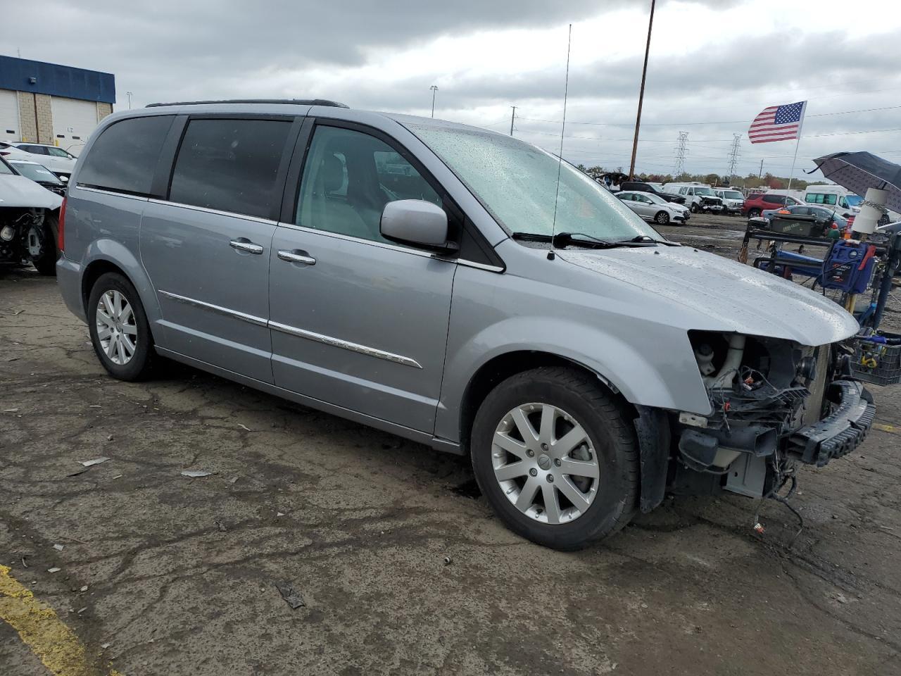 2015 Chrysler Town & Country Touring - Фото 4