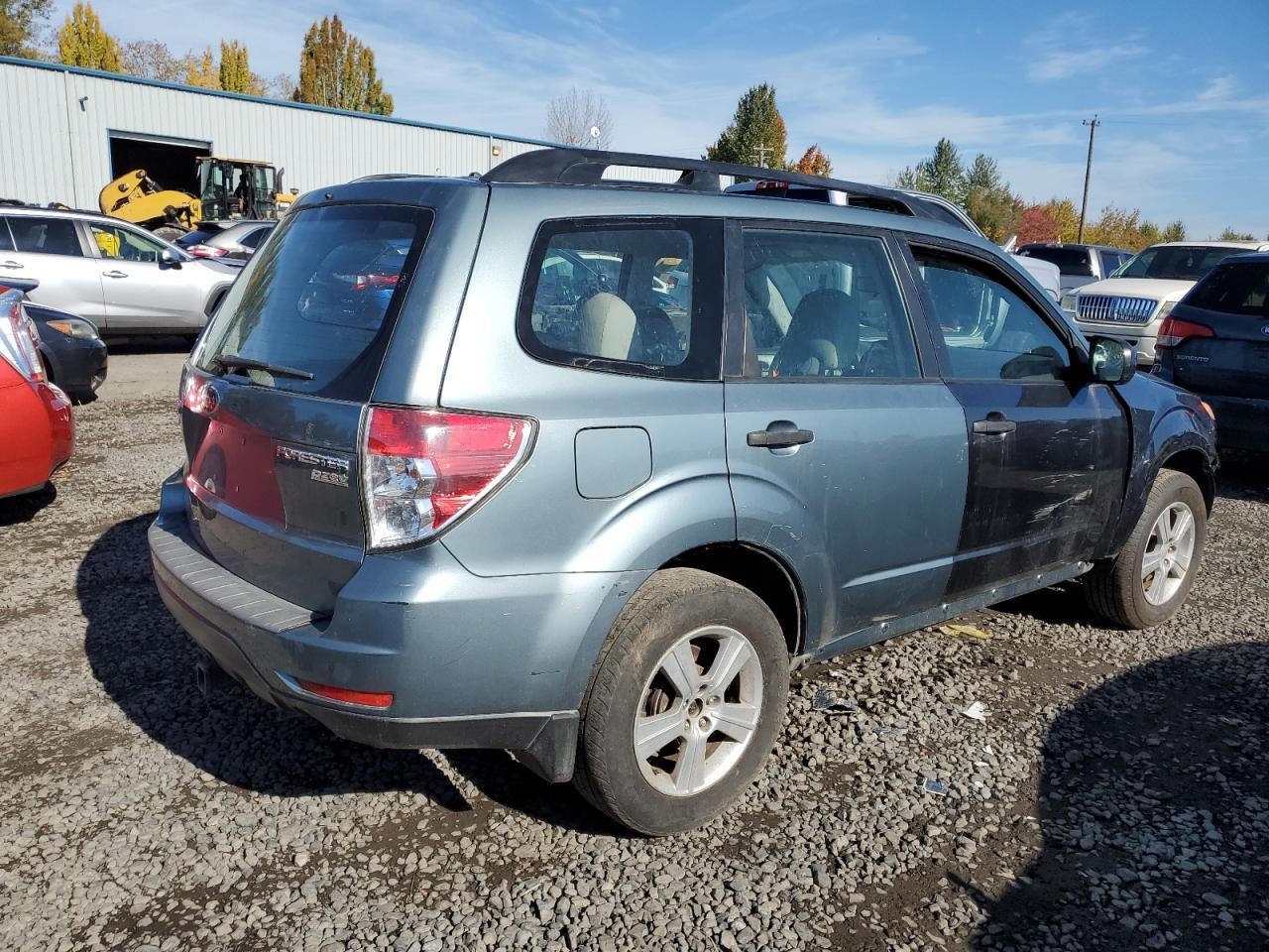 2011 Subaru Forester 2.5X - Фото 3