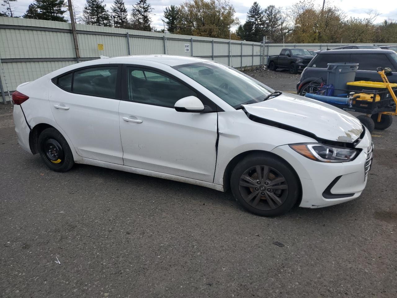 2017 Hyundai Elantra Se - Image 4