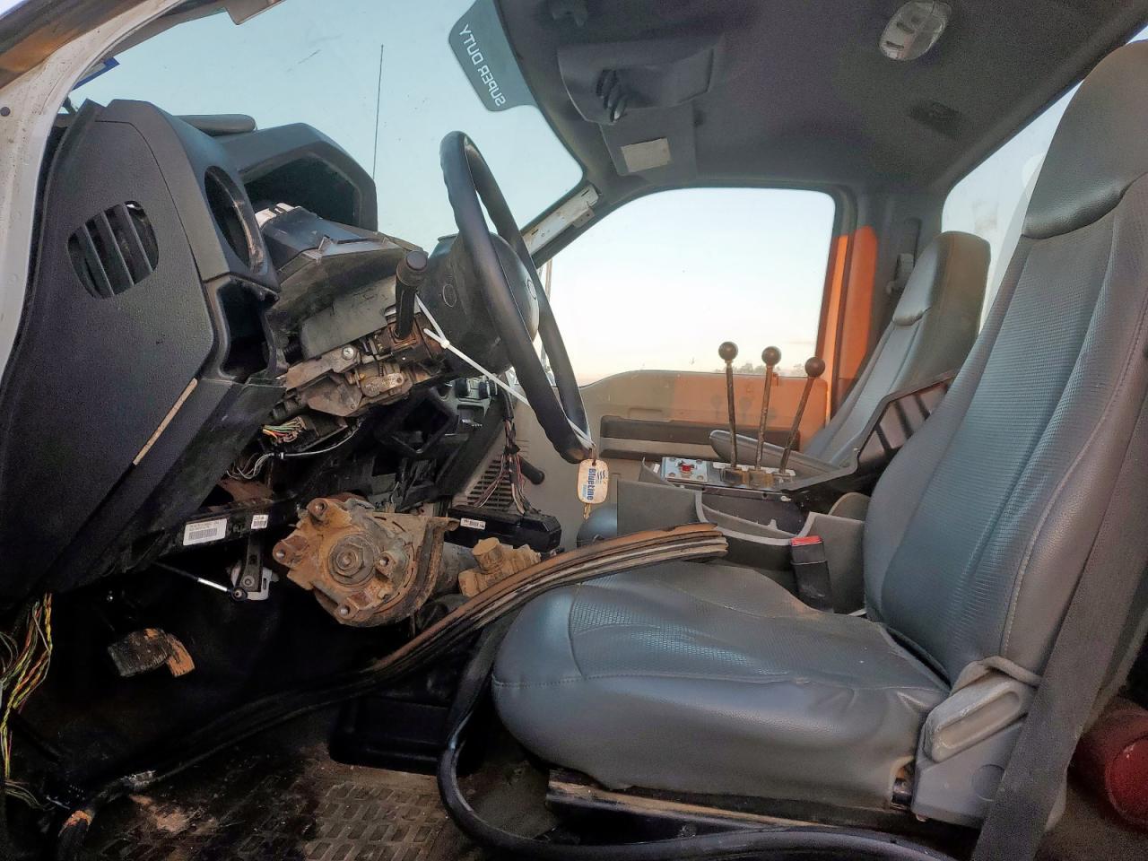 2012 Ford F750 Super Duty - Фото 7