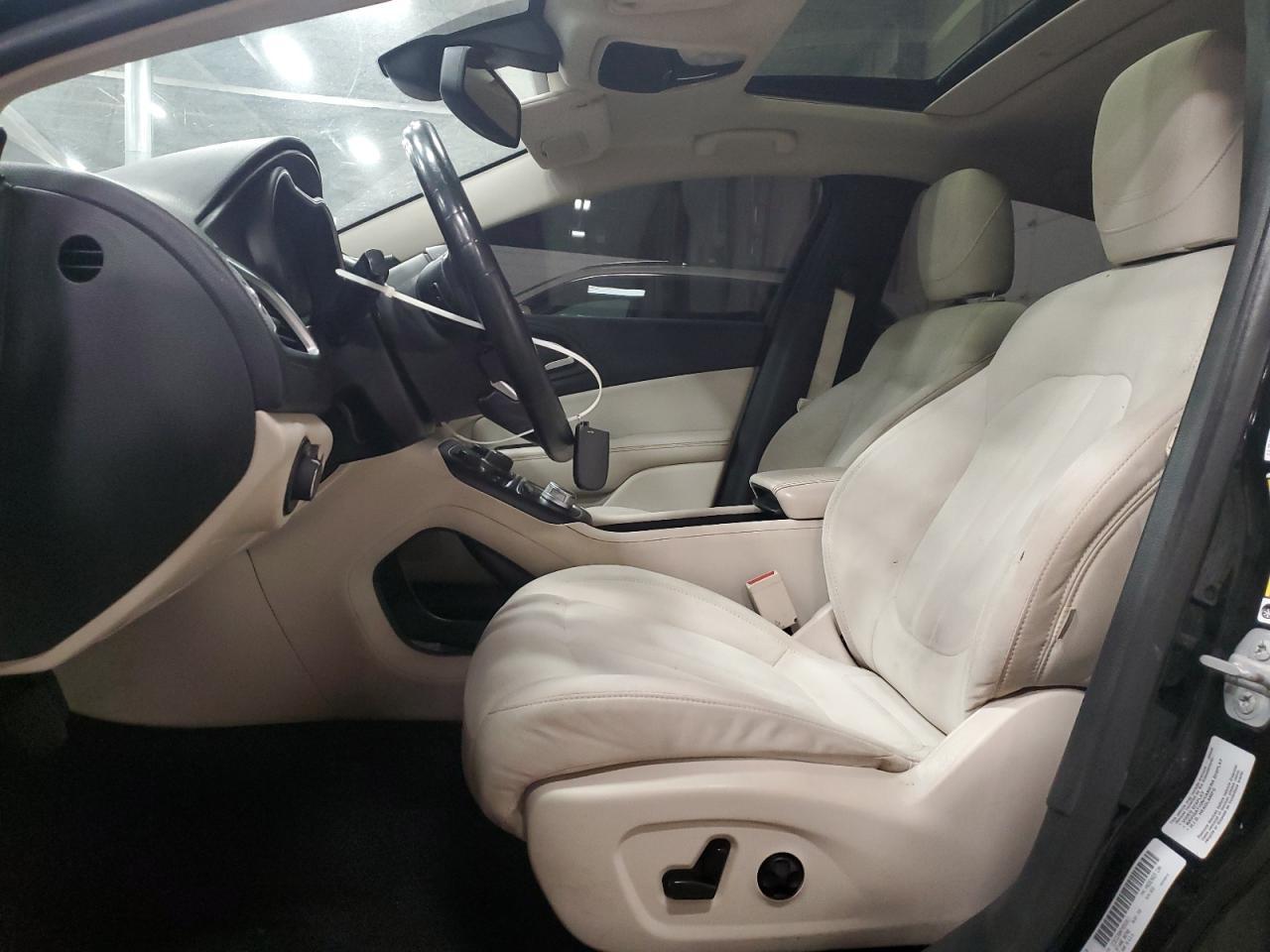 2015 Chrysler 200 Limited - Image 7