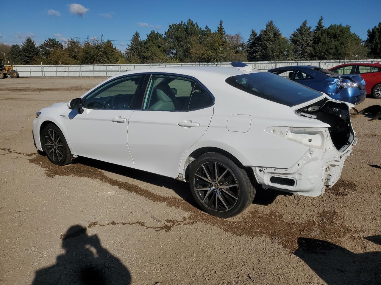 2021 Toyota Camry Se - Фото 2