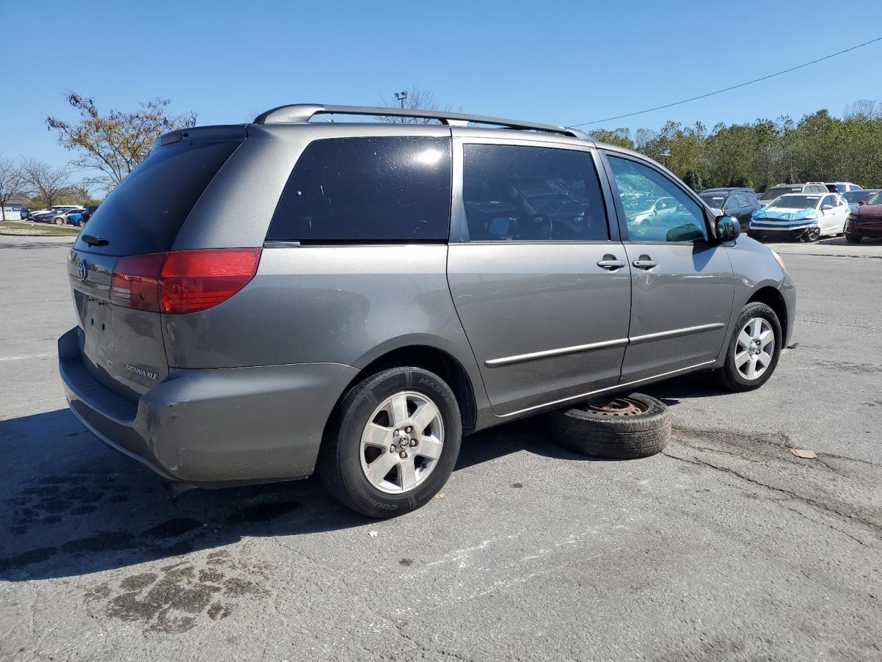 2004 Toyota Sienna Xle - Image 3