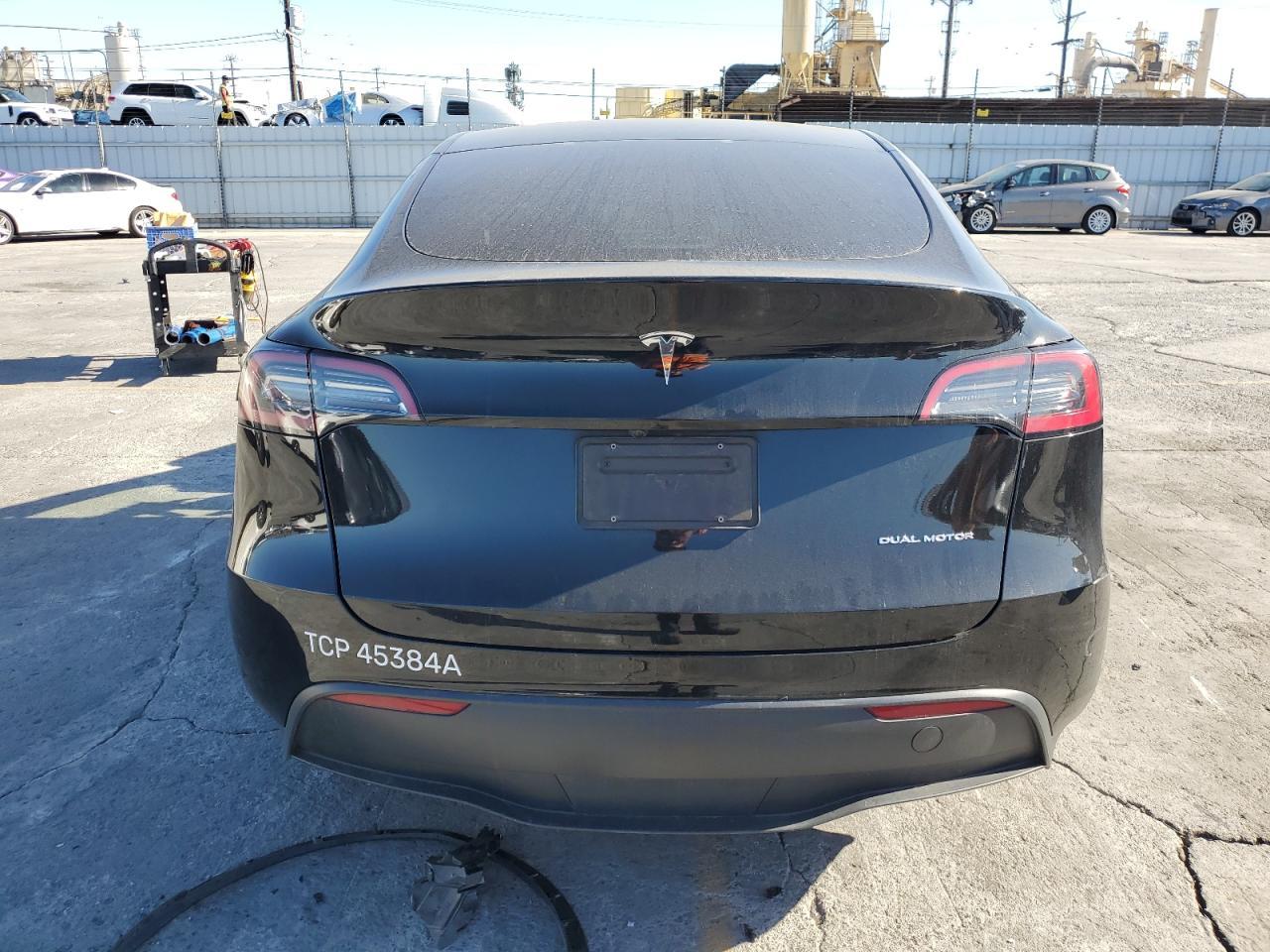2024 Tesla Y - Фото 6