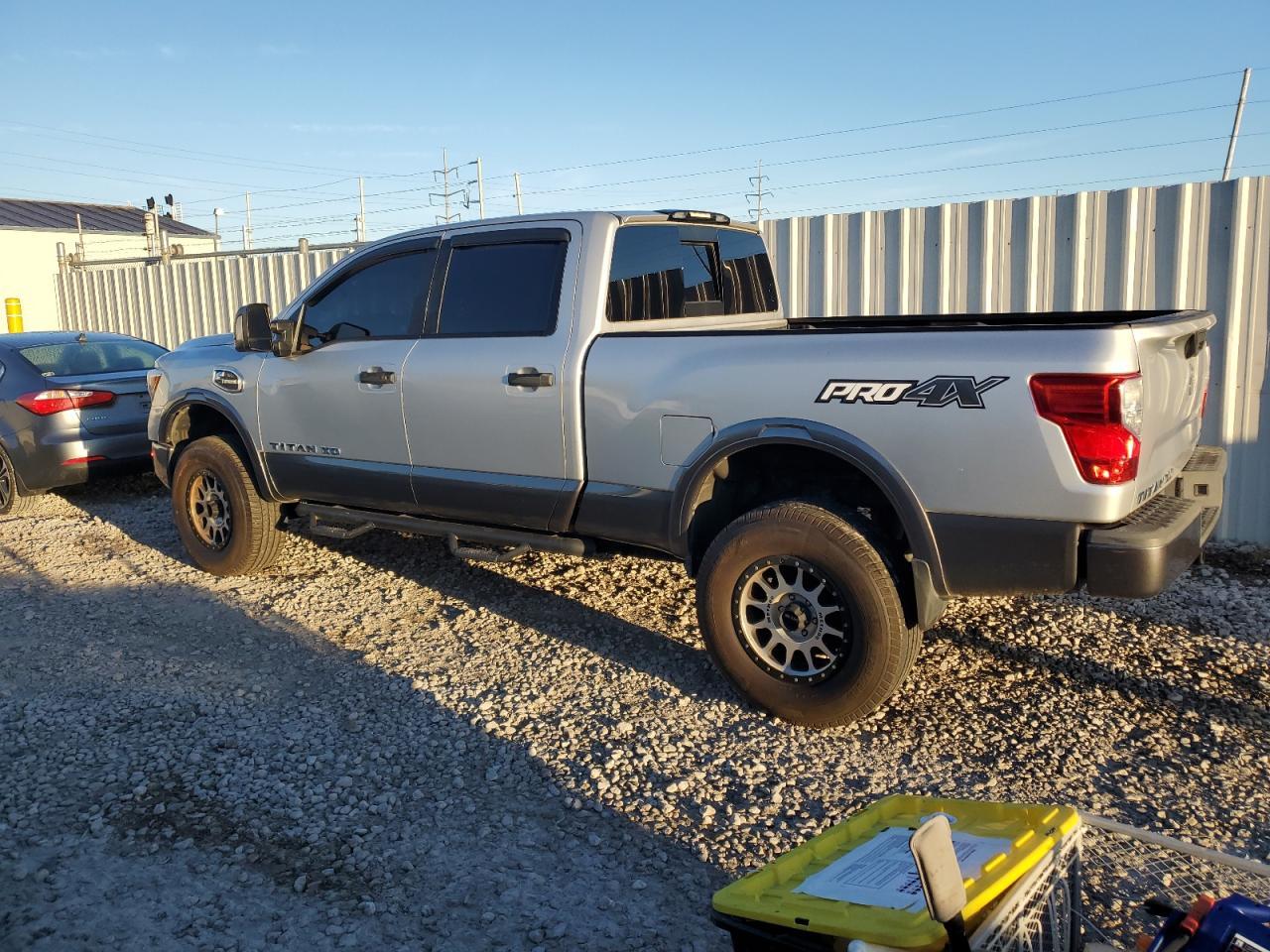 2017 Nissan Titan Xd Sl - Фото 2