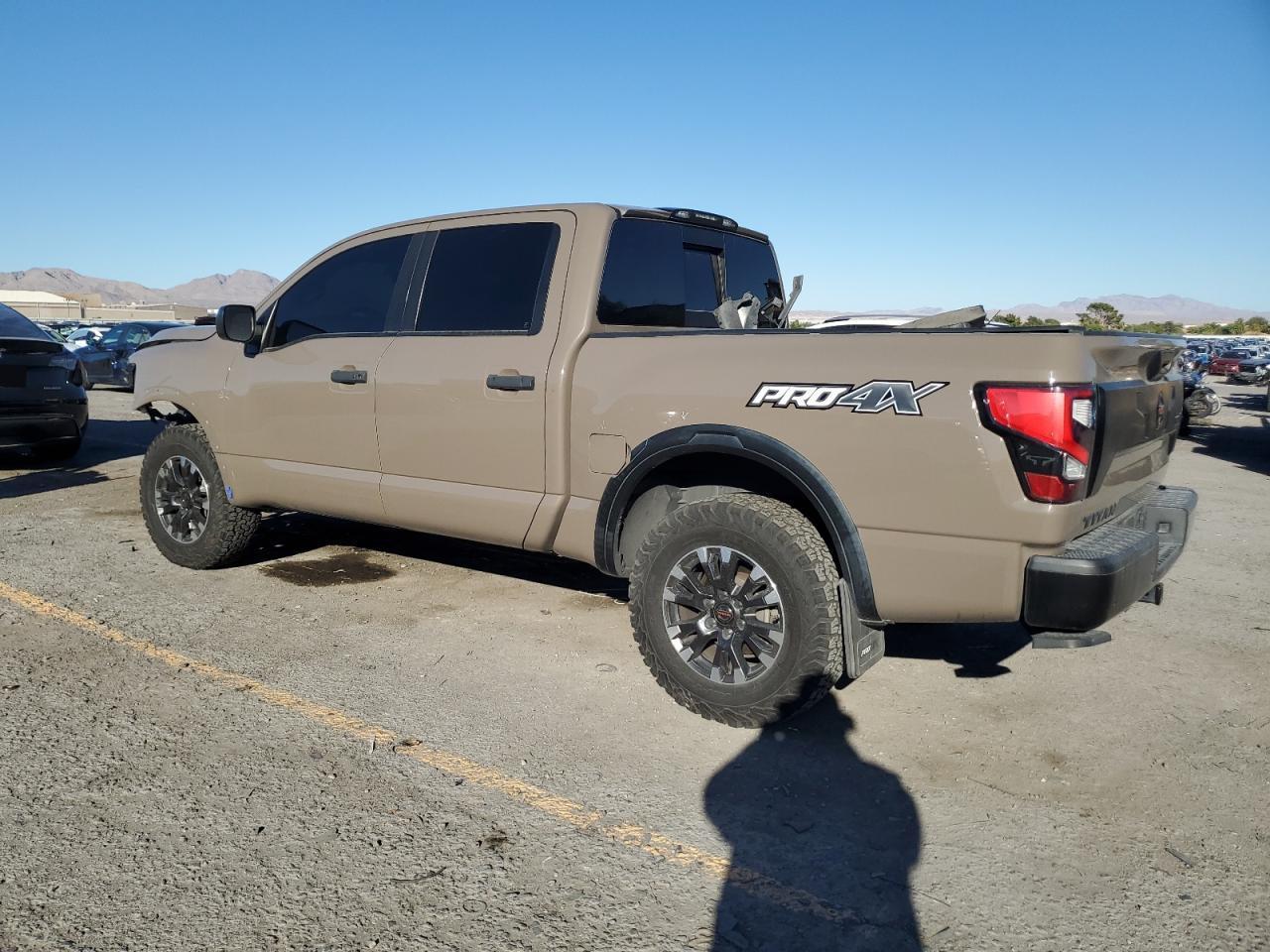 2021 Nissan Titan Sv - Фото 2