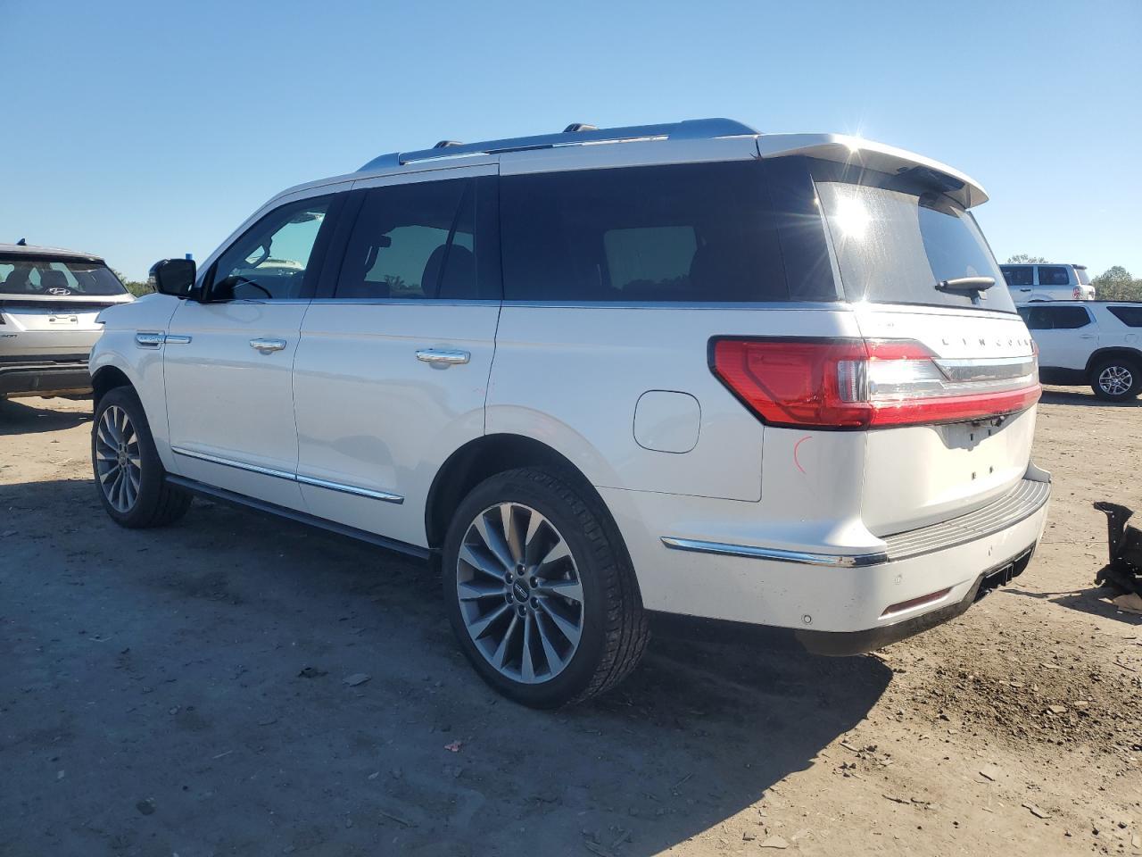 2019 Lincoln Navigator Select - Image 2