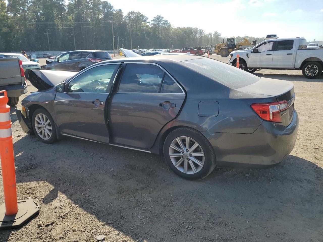 2012 Toyota Camry Base - Фото 2