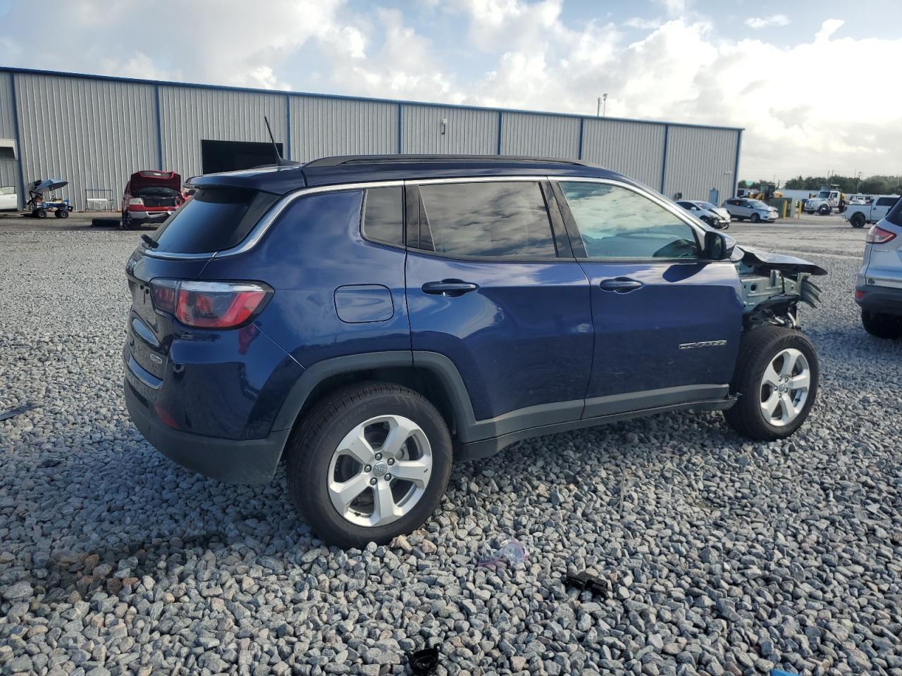 2020 Jeep Compass Latitude - Image 3
