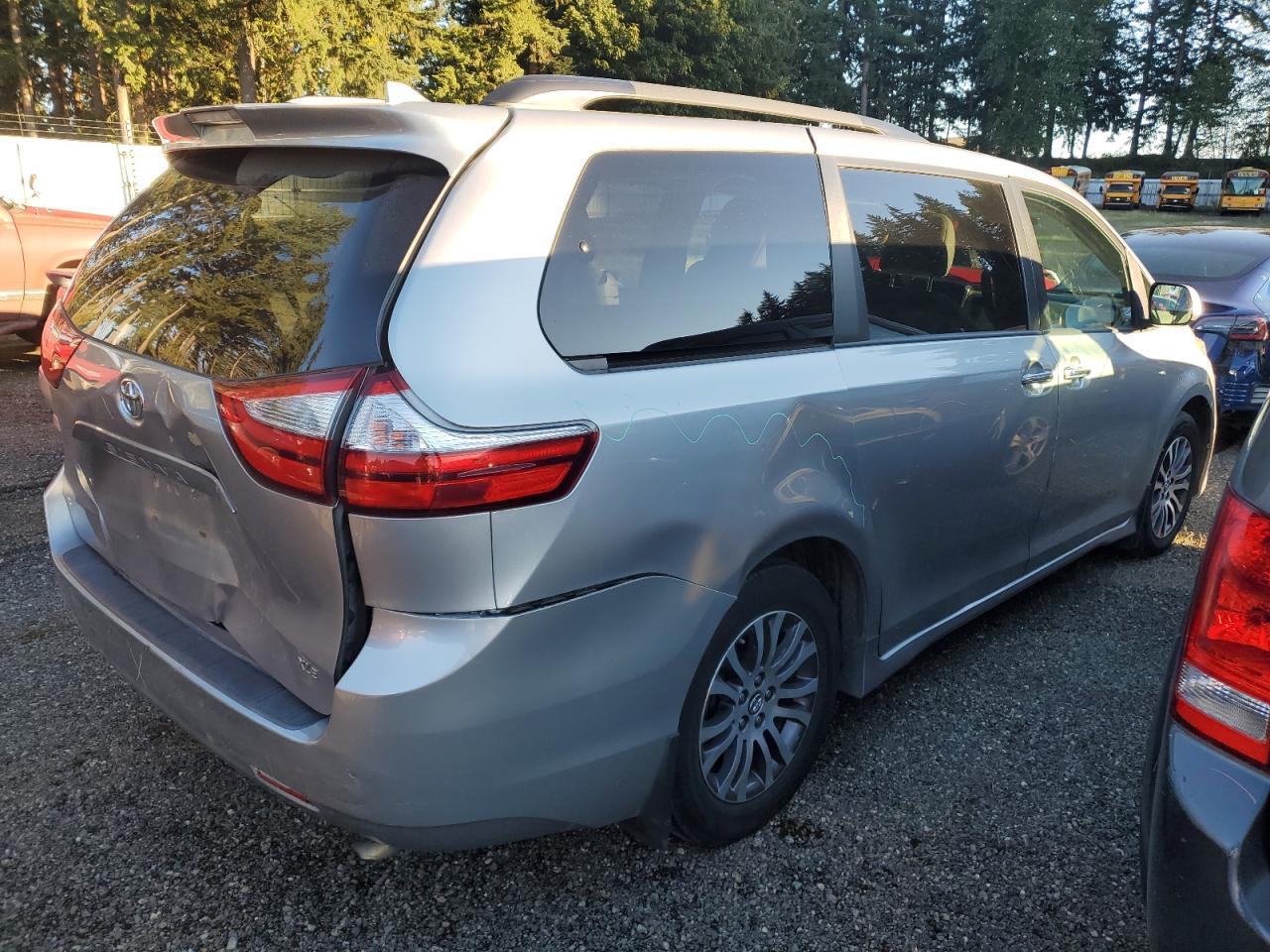 2018 Toyota Sienna Xle - Фото 3