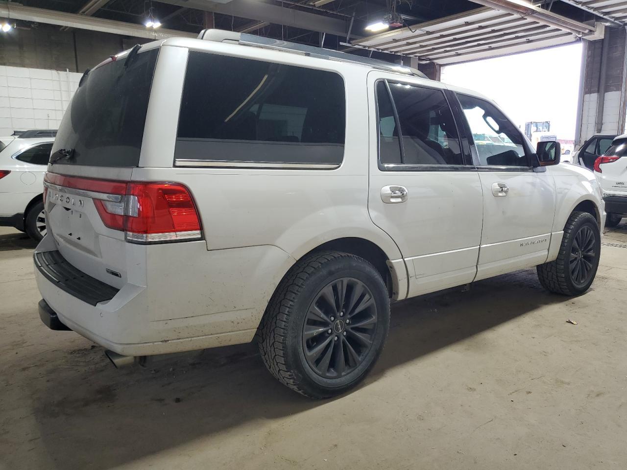 2015 Lincoln Navigator - Image 3