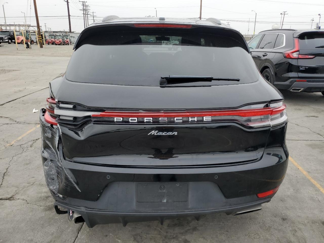 2021 Porsche Macan - Image 6