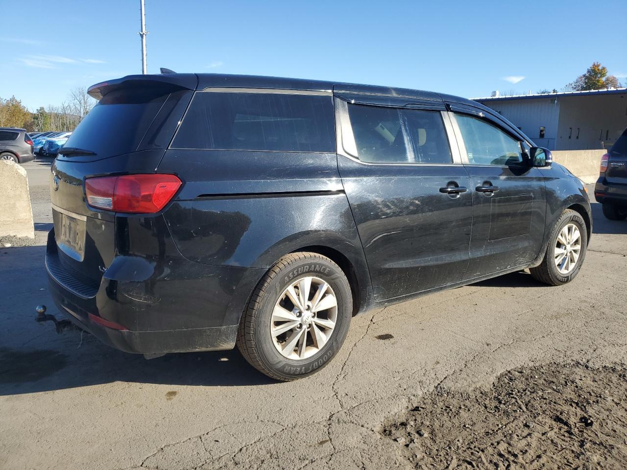 2017 Kia Sedona Lx - Image 3