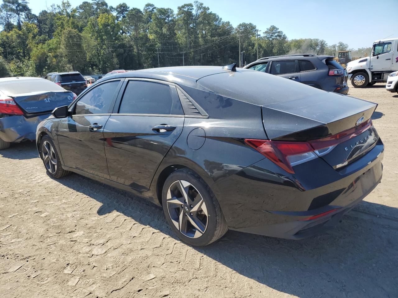 2023 Hyundai Elantra Sel - Image 2