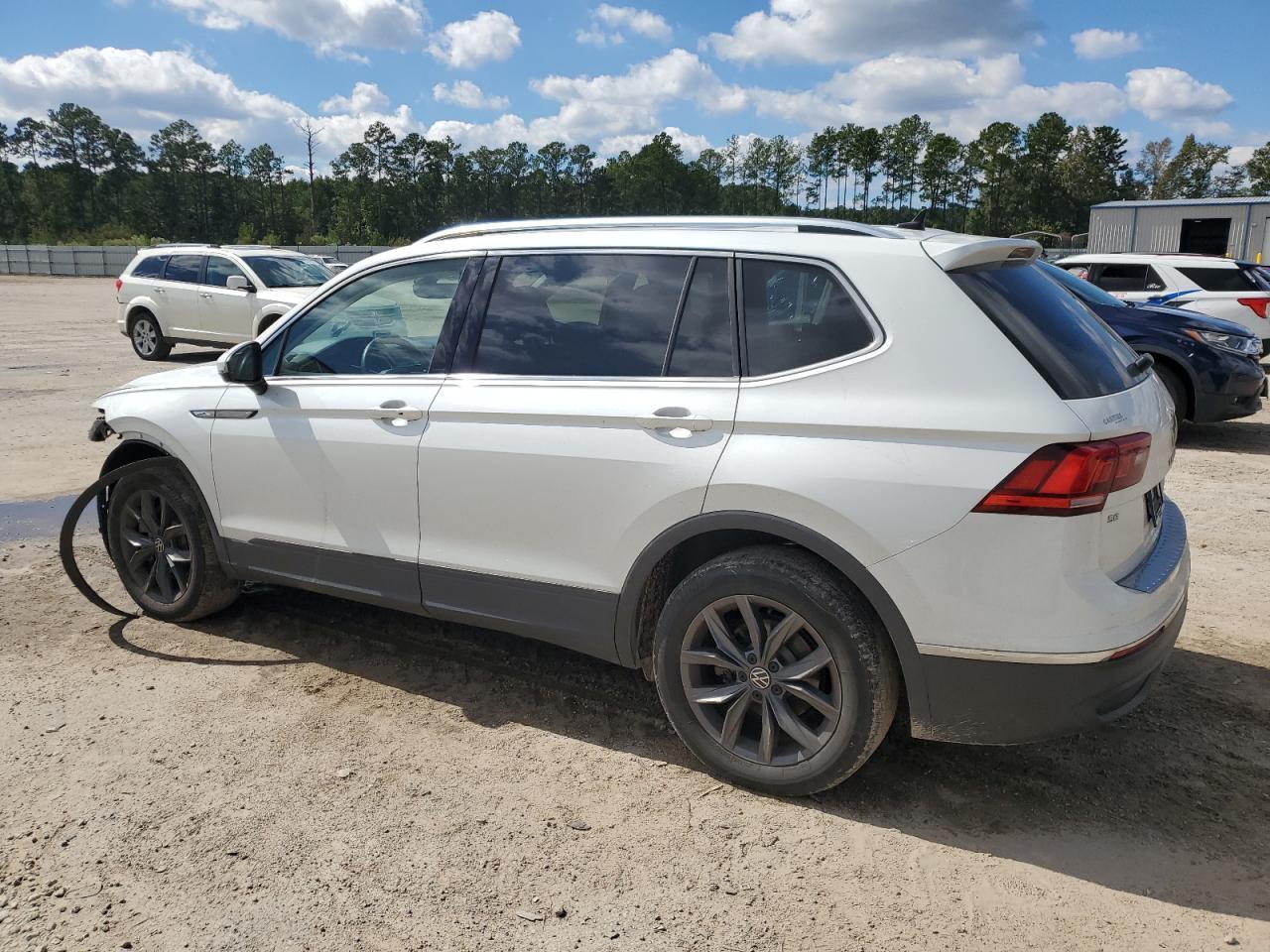 2023 Volkswagen Tiguan Se - Image 2