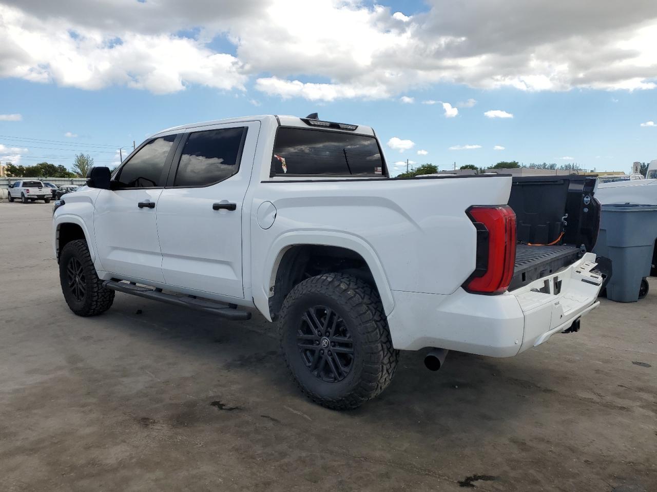 2025 Toyota Tundra Crewmax Sr - Image 2