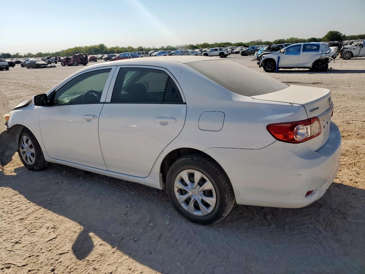 2013 Toyota Corolla Base - Фото 2