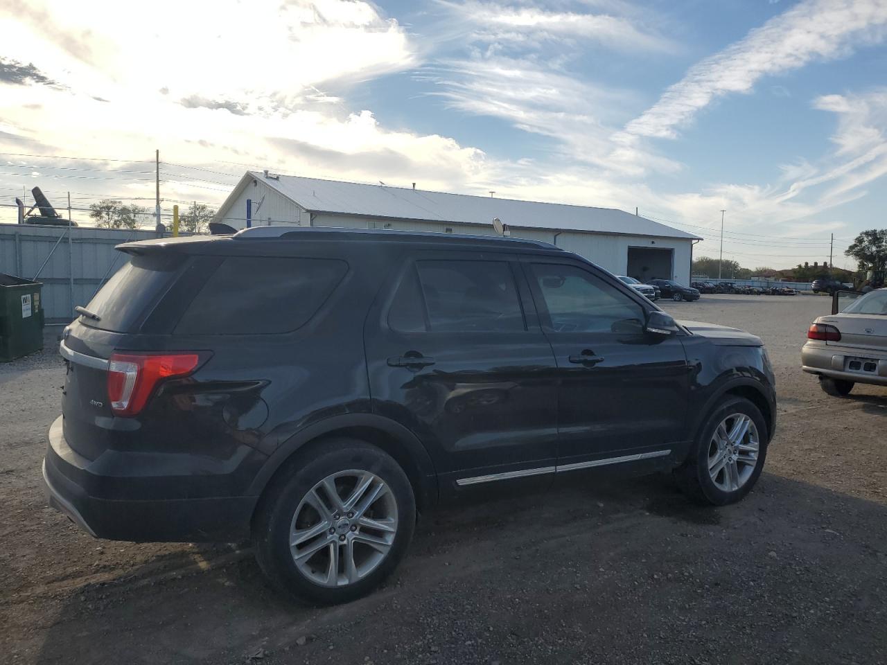 2017 Ford Explorer Xlt - Фото 3