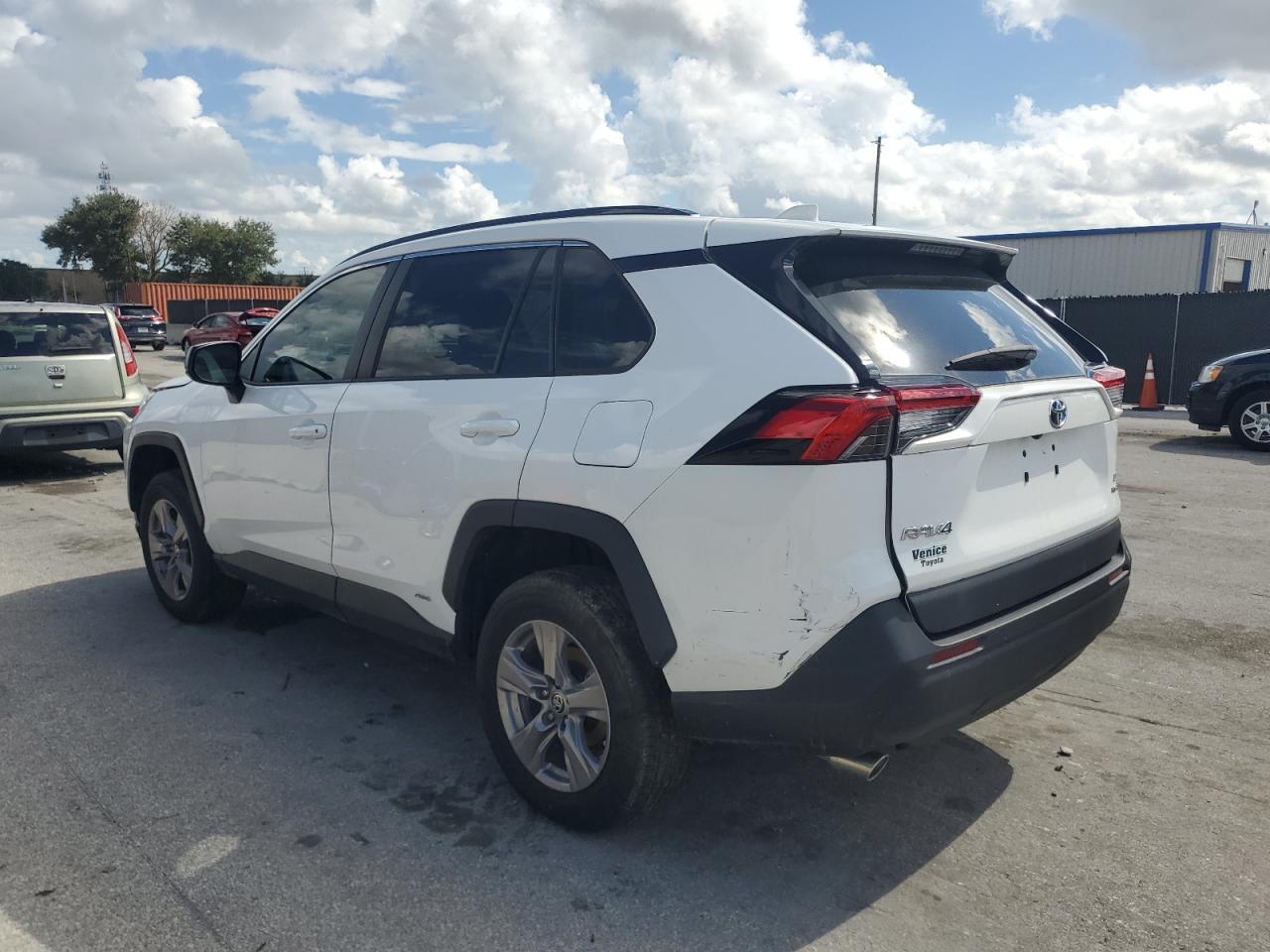 2024 Toyota Rav4 Le - Фото 2
