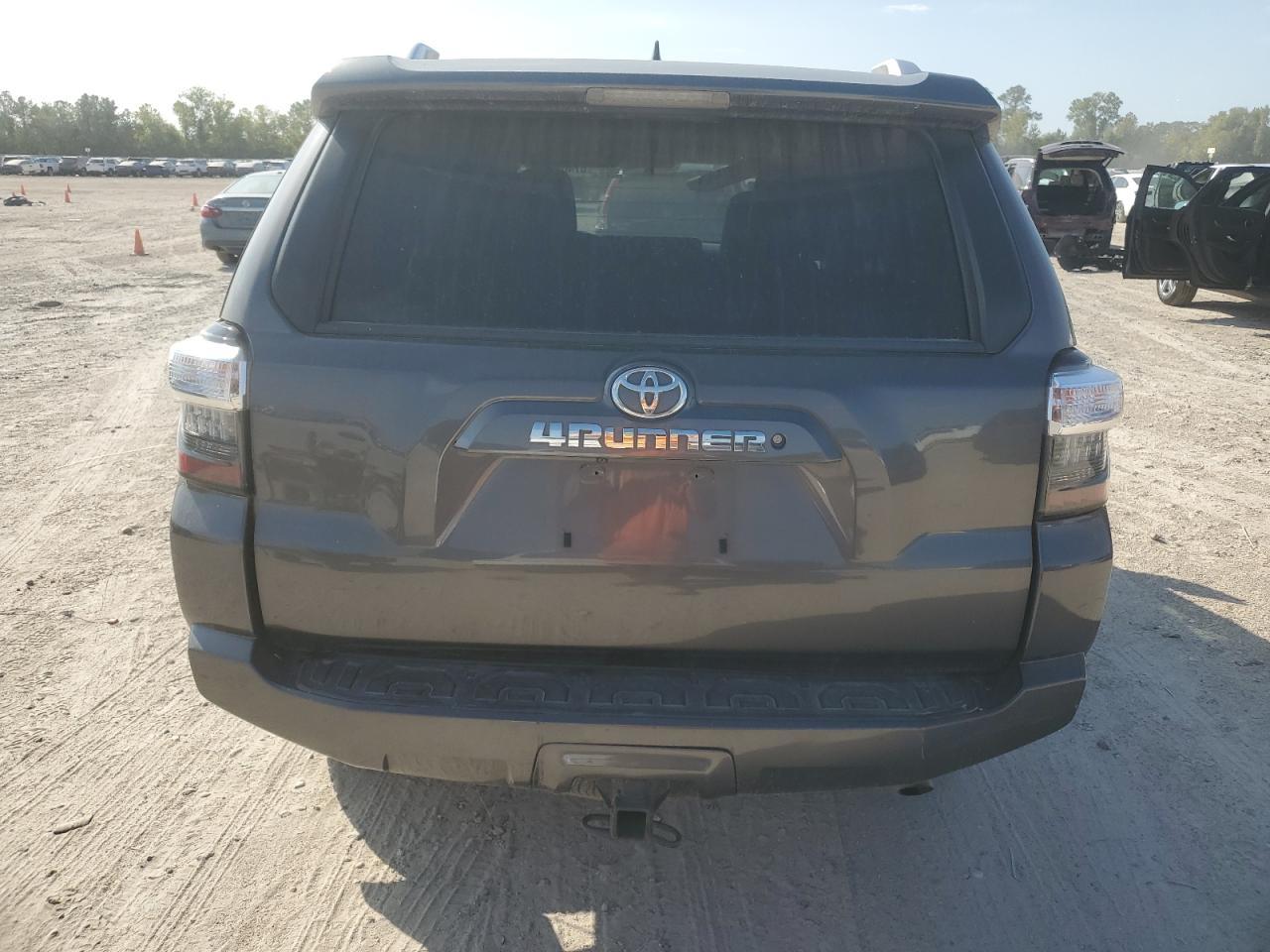 2016 Toyota 4Runner Sr5 - Image 6