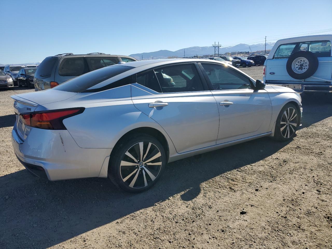 2020 Nissan Altima Sr - Фото 3