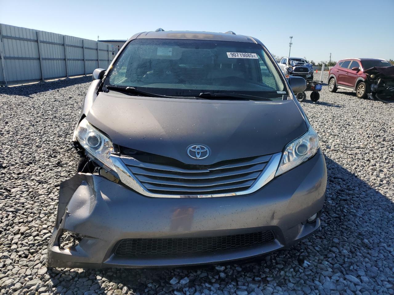 2015 Toyota Sienna Xle - Фото 5