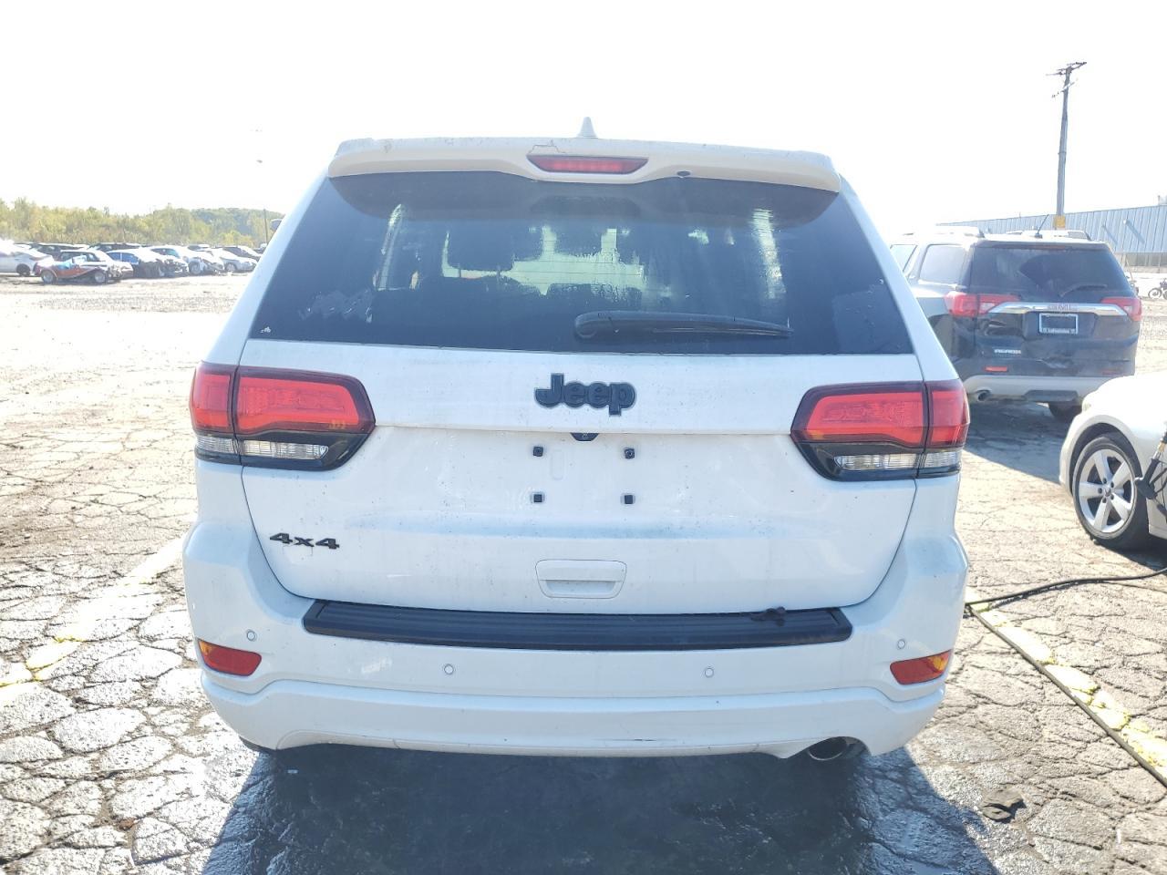 2018 Jeep Grand Cherokee Laredo - Image 6