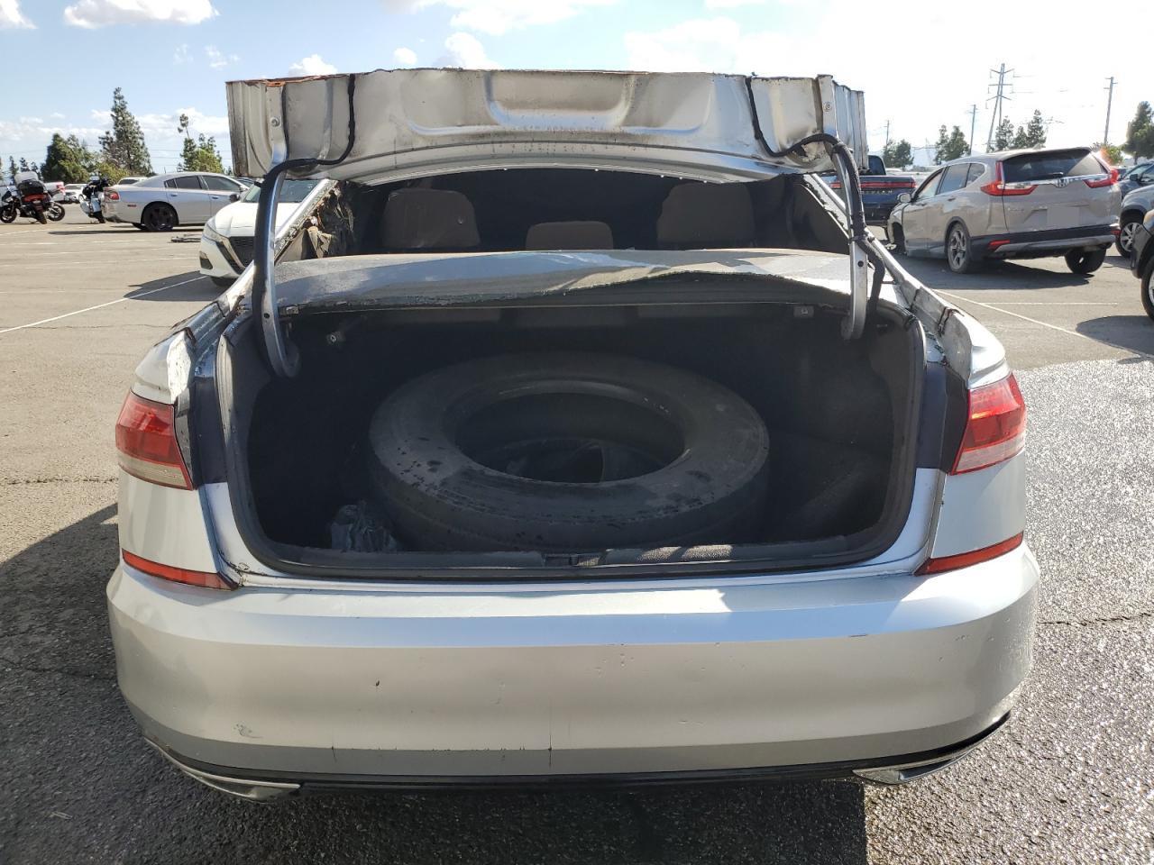 2021 Volkswagen Passat R-Line - Image 6