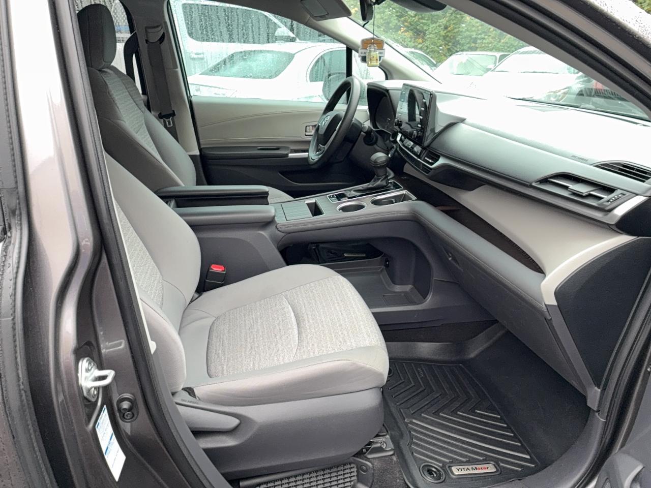 2021 Toyota Sienna Le - Фото 5