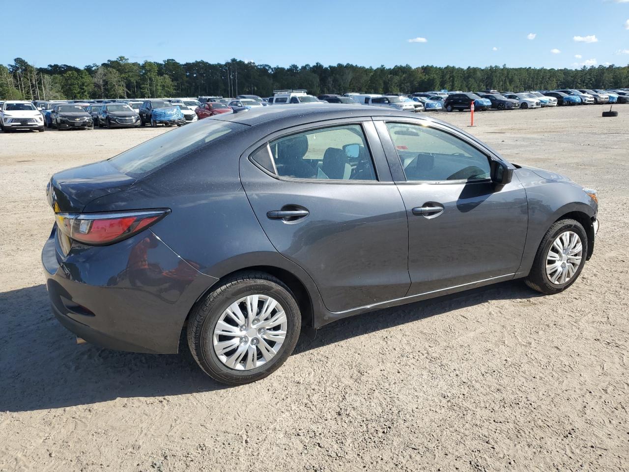 2019 Toyota Yaris L - Image 3