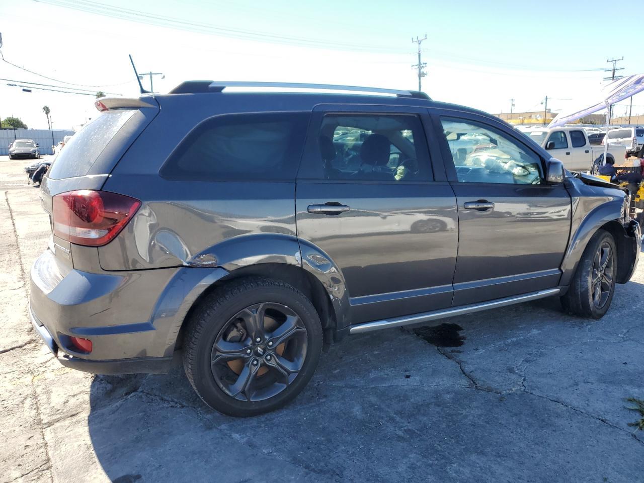 2019 Dodge Journey Crossroad - Image 3