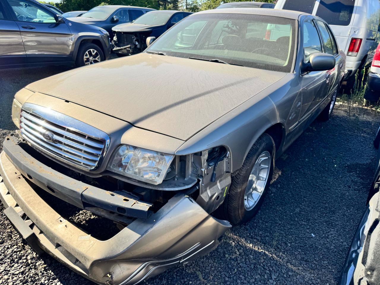 2001 Ford Crown Victoria Lx - Image 2