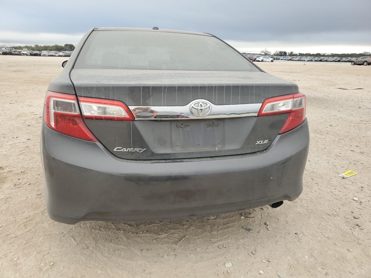 2014 Toyota Camry L - Фото 6