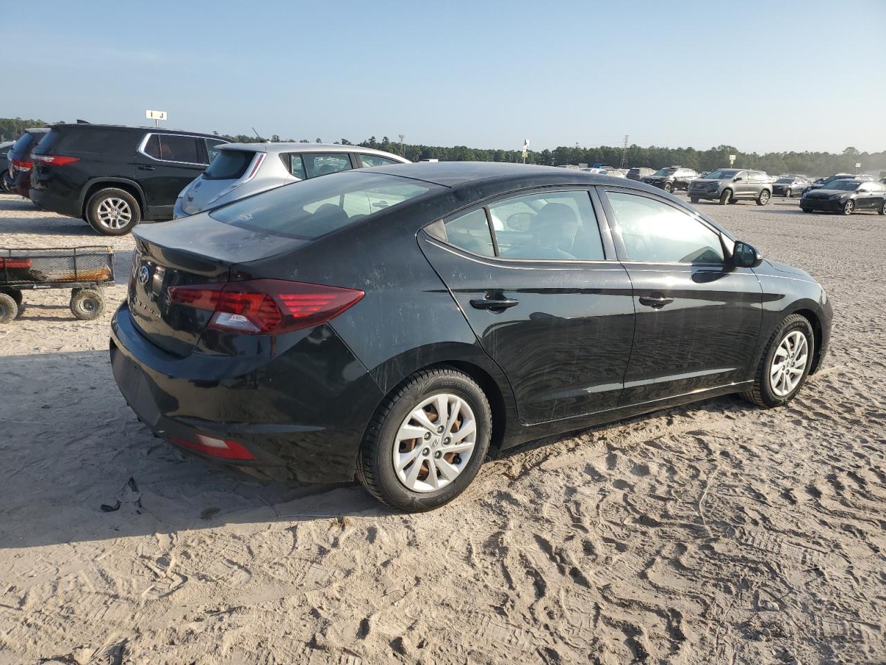 2020 Hyundai Elantra Se - Image 3